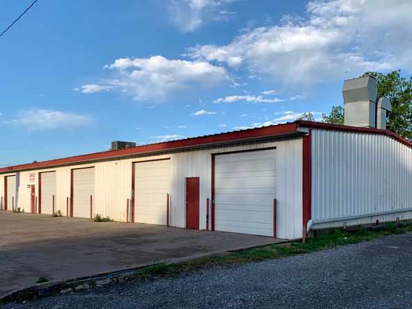 528 S 3rd St, Chickasha, OK 73018